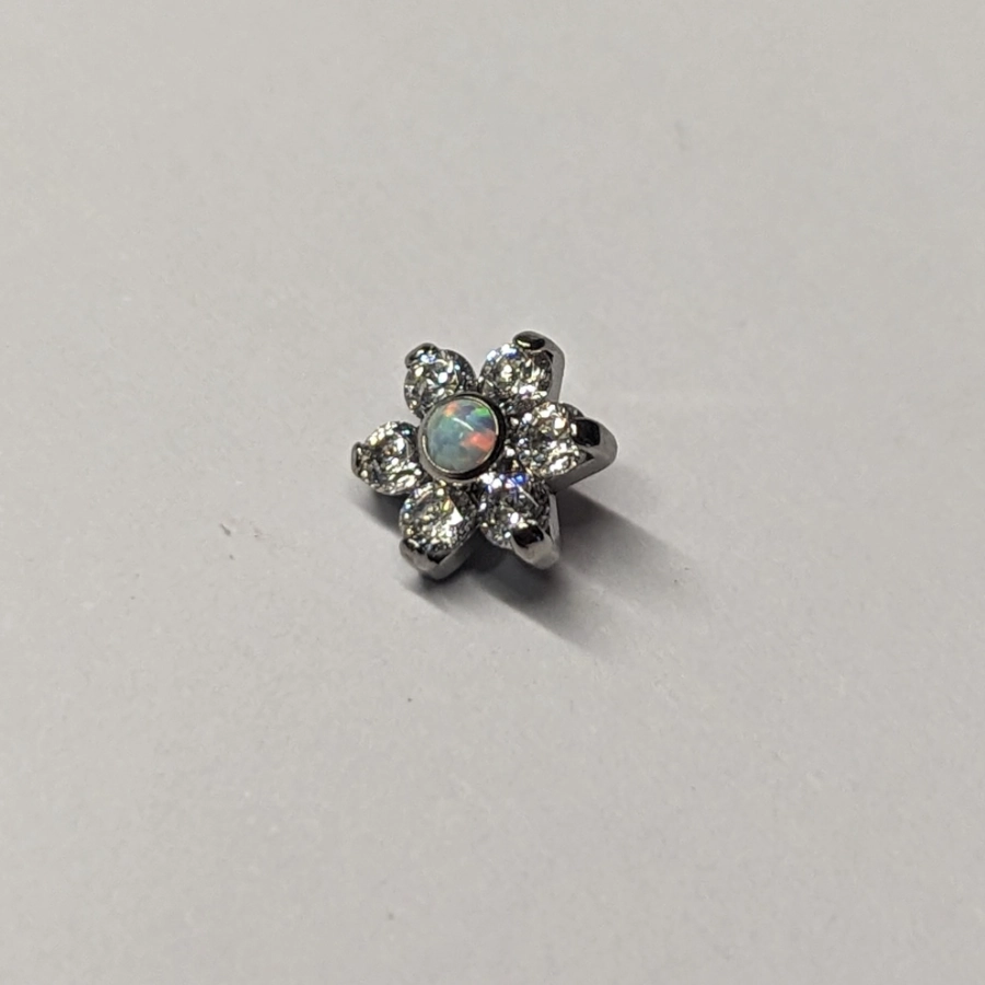 Piercing Embout - Titane F136 Gamme Hand Ink - Embout 7 avec pas de vis interne fleur strass serti opale