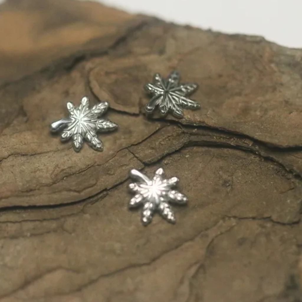 Piercing Embout - Titane Astm F136 - Embout n°116 avec pas de vis interne 0,9 mm pour piercing 1,2 mm hauteur 9 mm*