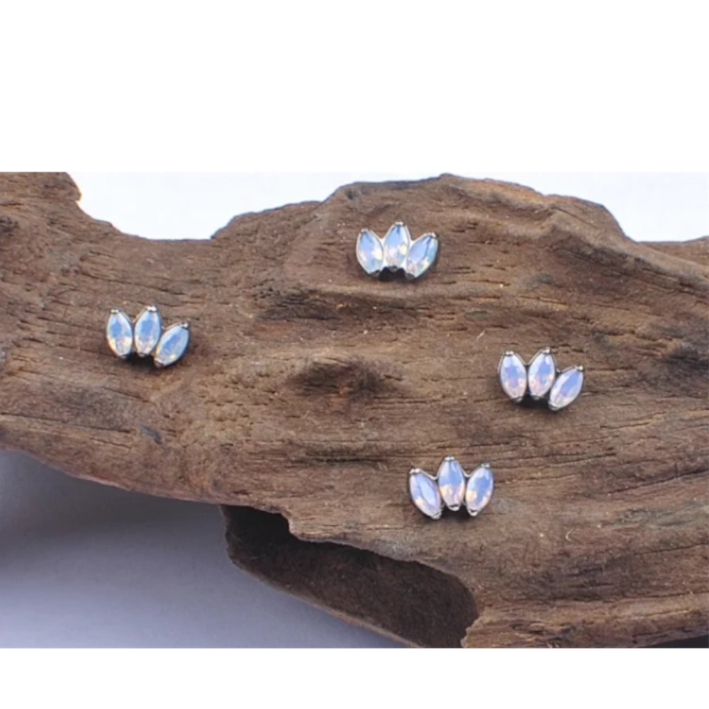 Embout Piercing - Titane F136 Gamme Hand Ink - Embout 135 avec pas de vis interne 0,9 mm pour piercing 1,2 mm marquise 3 opales 7 mm*