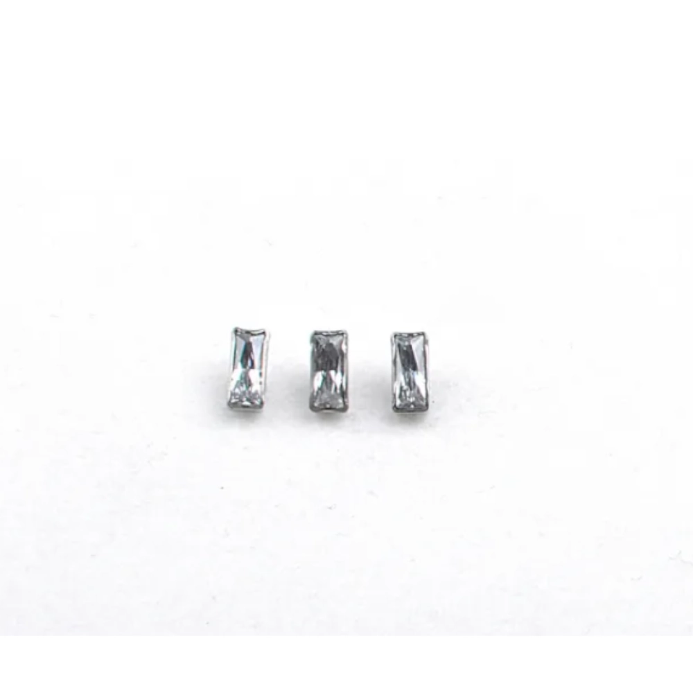 Embout Piercing - Titane F136 Gamme Hand Ink - Embout 149 avec pas de vis interne 0,9 mm pour piercing 1,2 mm rectangle strass 5,5 mm*