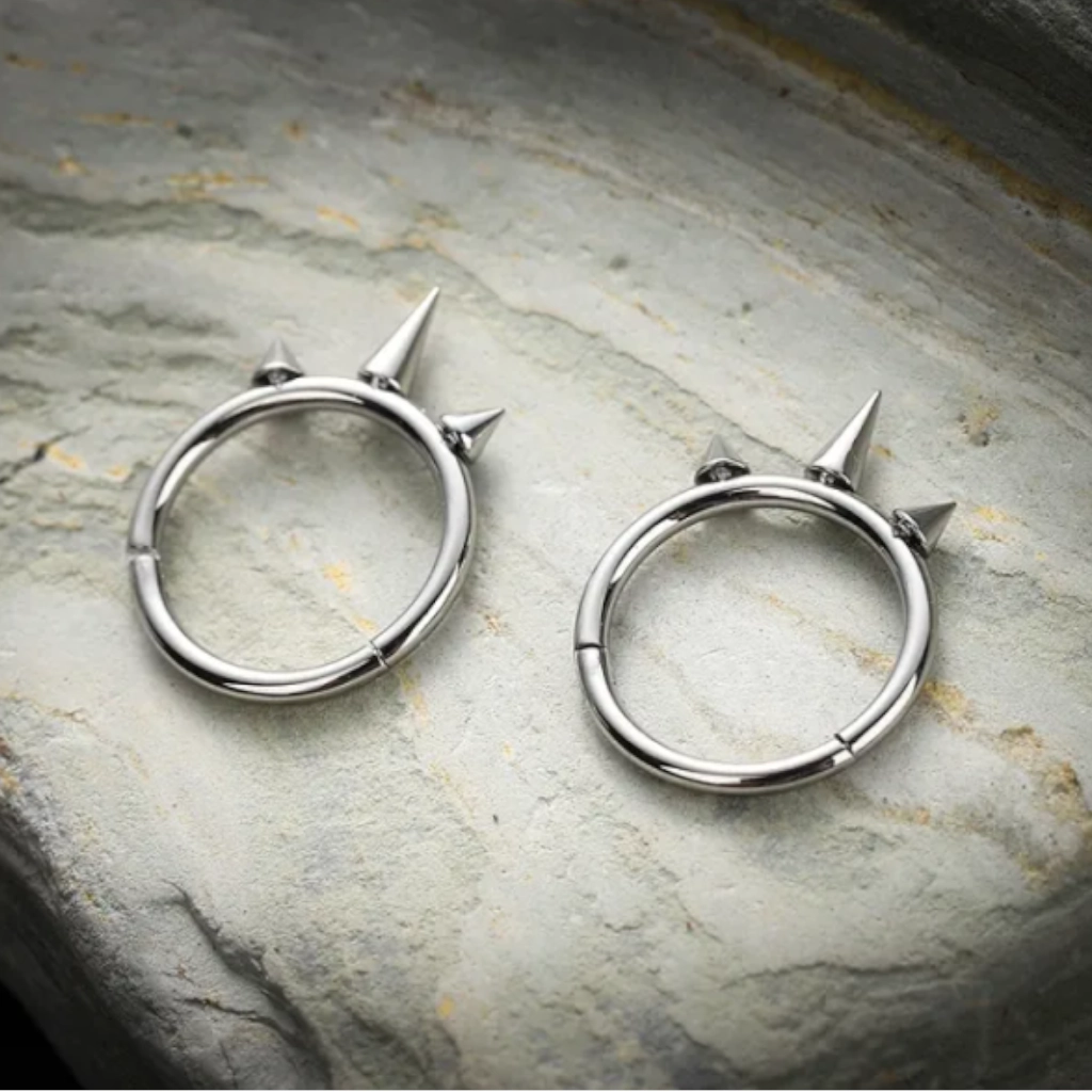 Piercing Anneau - Titane F136 Gamme Hand Ink - Clicker 20 avec fermeture à charnière 3 spikes*