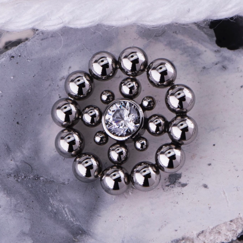 Embout Piercing - Titane F136 Gamme Hand Ink - Embout 300 en titane f136 avec pas de vis interne