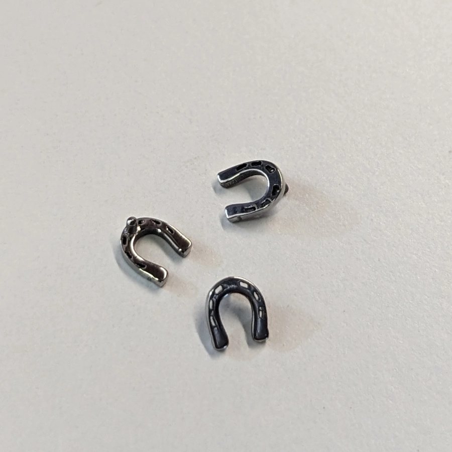 Embout Piercing - Titane F136 Gamme Hand Ink - Embout 257 avec pas de vis interne fer a cheval