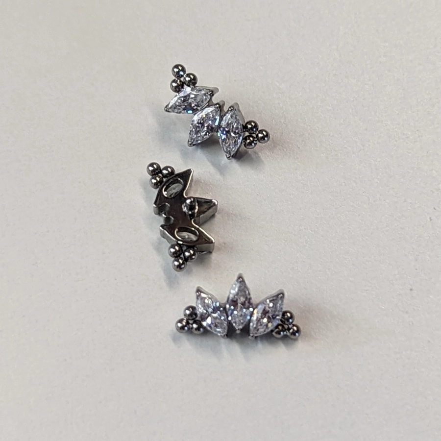 Embout Piercing - Titane F136 Gamme Hand Ink - Embout 292 avec pas de vis interne marquise 3 strass