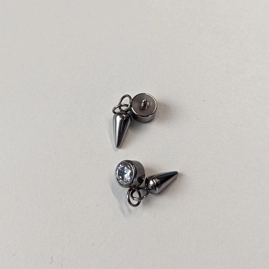 Piercing Embout - Titane F136 Gamme Hand Ink - Embout 32 avec pas de vis interne strass pendentif pointe