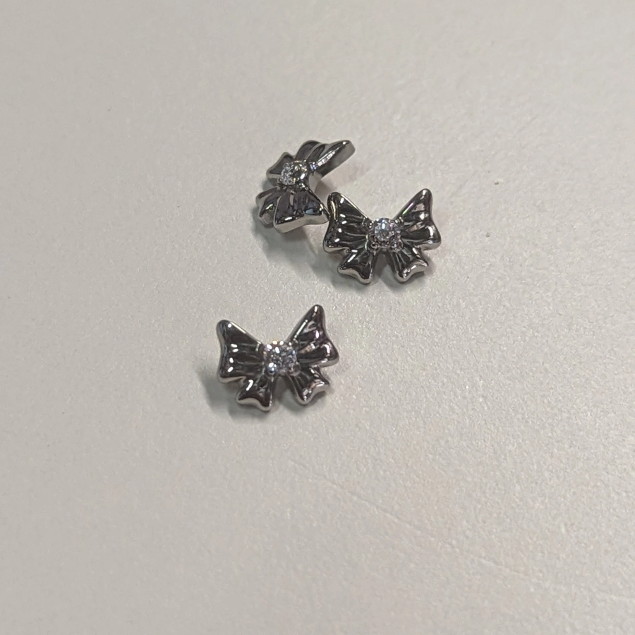 [em28-p222] Piercing Embout - Titane F136 Gamme Hand Ink - Embout 222 avec pas de vis interne nœud papillon avec strass