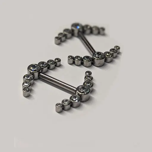 Piercing Barbell - Titane F136 Gamme Hand Ink - Barbell avec pas de vis interne sertie de 7 strass*