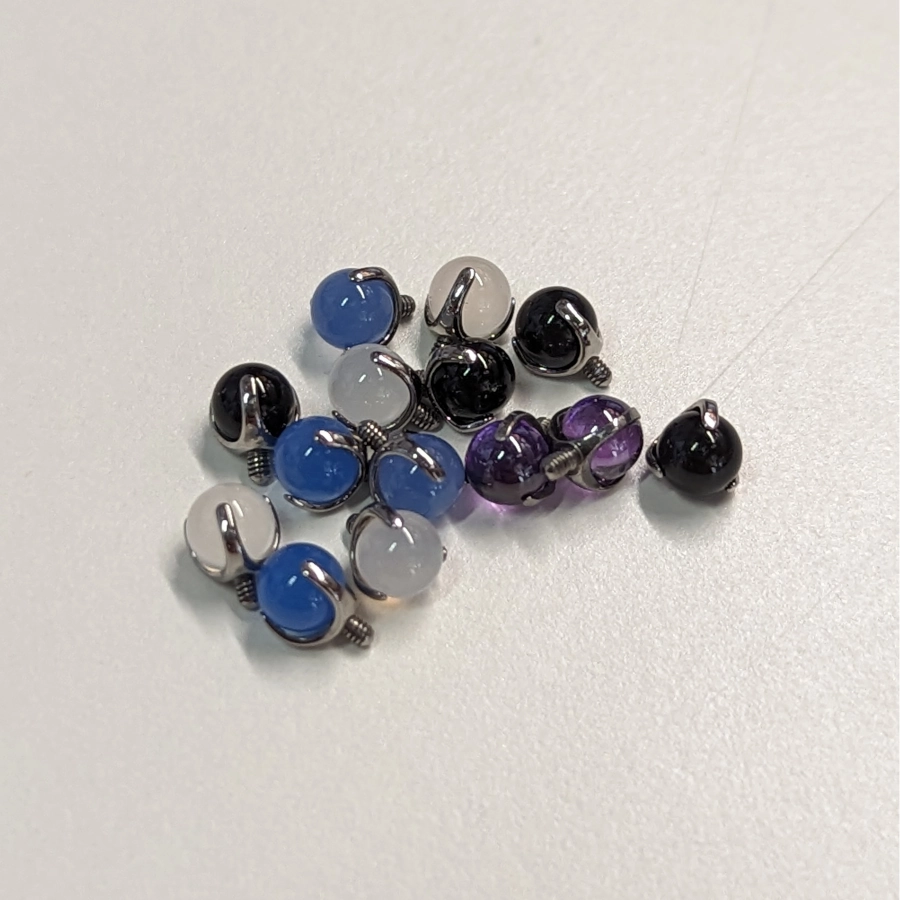 Piercing Embout - Titane F136 Gamme Hand Ink - Embout 07 avec pas de vis interne pierre agate