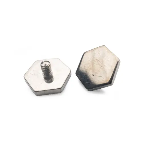 Embout Piercing - Titane F136 Gamme Hand Ink - Embout 67 en titane f136 avec pas de vis interne pentagone 5 mm*