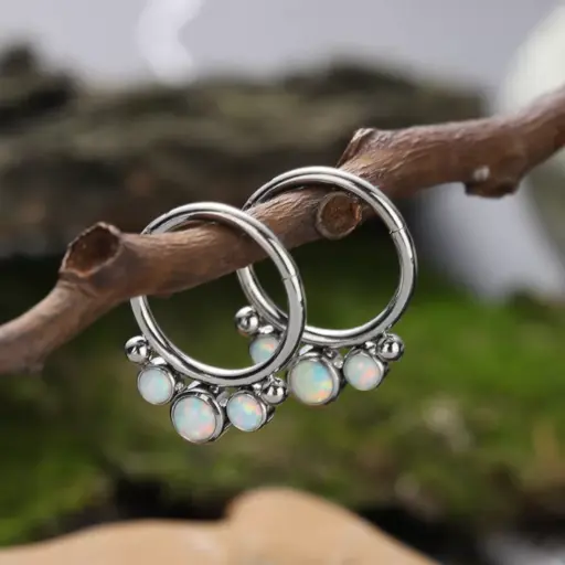 Piercing Anneau - Titane F136 Stérile Gamme Hand Ink - Clicker 21 avec fermeture à charnière 3 opales*